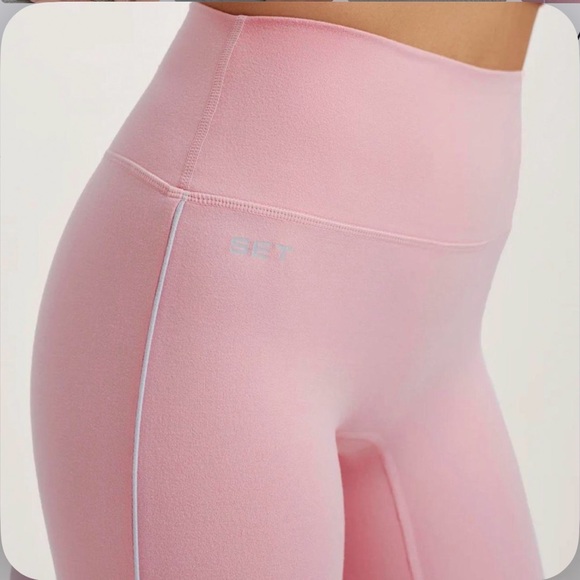 SET Active City of Valentine Blush set - Picture 4 of 5